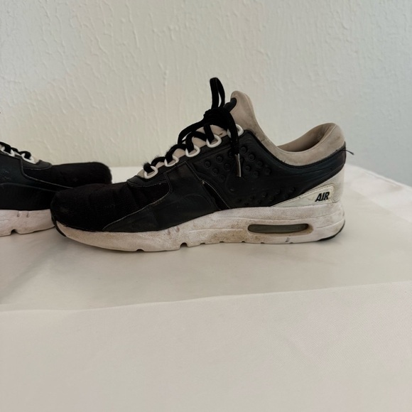 Nike Air Max Zero Black and White Sneakers with Modern Air Max Design - Picture 4 of 7